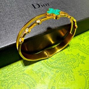 Green Flower Van Clev Style Stainless Bracelet